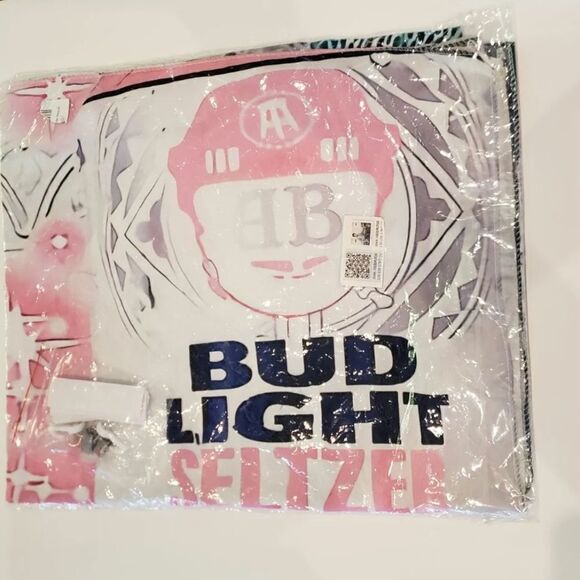 YouGaet Diuahue Tapestry  - Picture 3 of 8